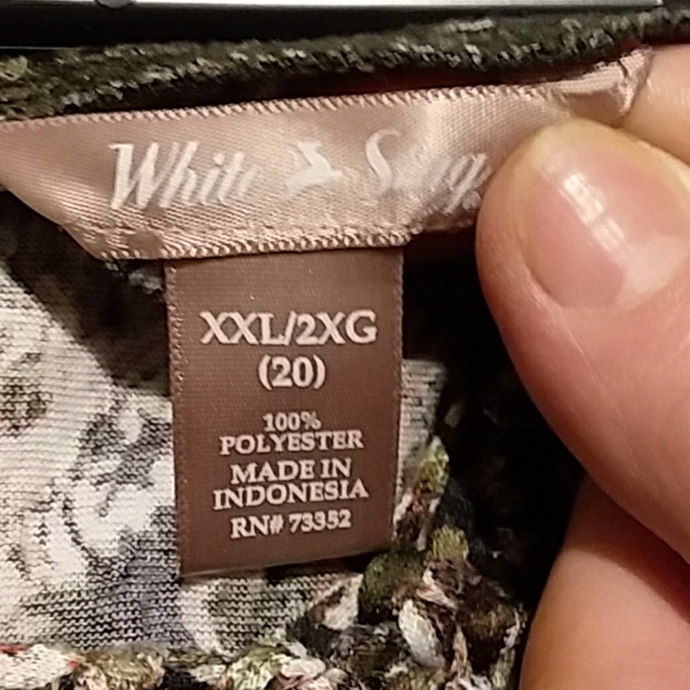 SOLD!!Beautiful top Size 2xl - Picture 4 of 5